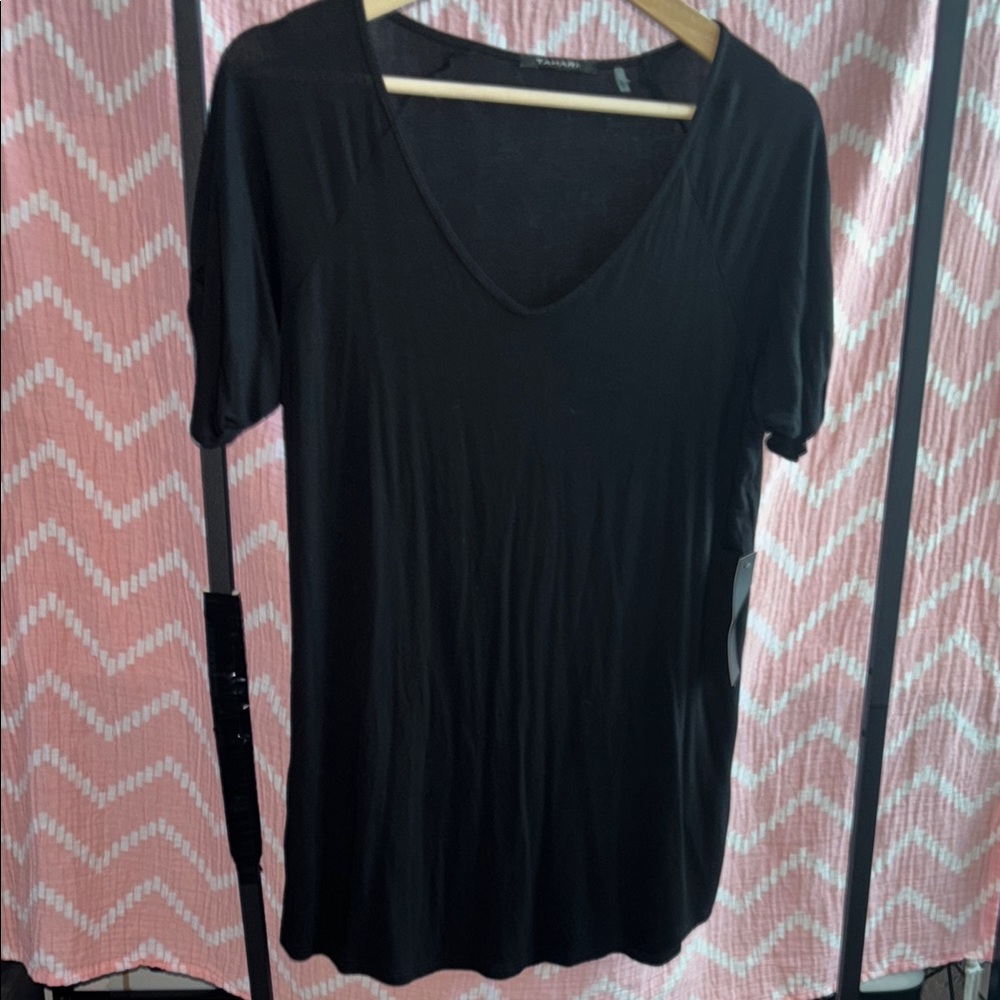 Black v-neck Tahari Jamie Knit short sleeve tee
